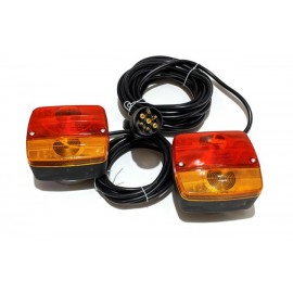 Задні ліхтарі на магнітах з проводкою (2,3 та 7) та роз`ємом причепа (штекер пластик 7 контактів). З лампами розжарювання